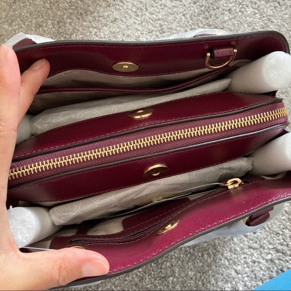 Michael Kors Savannah Small Satchel NWT crossbody - Picture 9 of 10